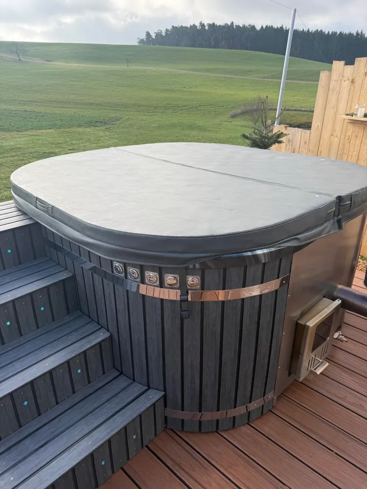 Hot-Tub Ausstellungsstück Quadratisch UVP 8.900€